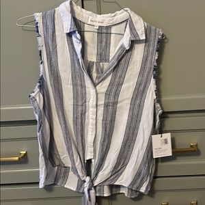 Bella Dahl NWT blue and white shirt M